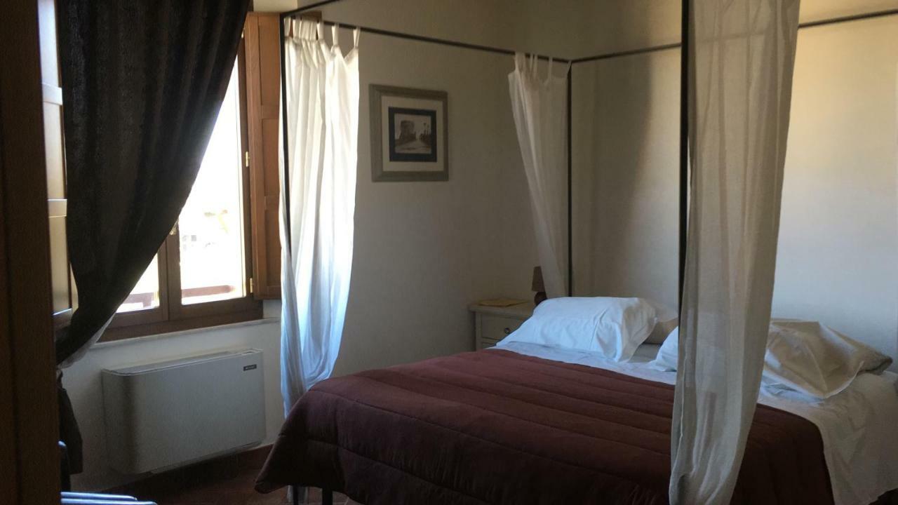 מונטריג'יוני B&B In Piazza מראה חיצוני תמונה